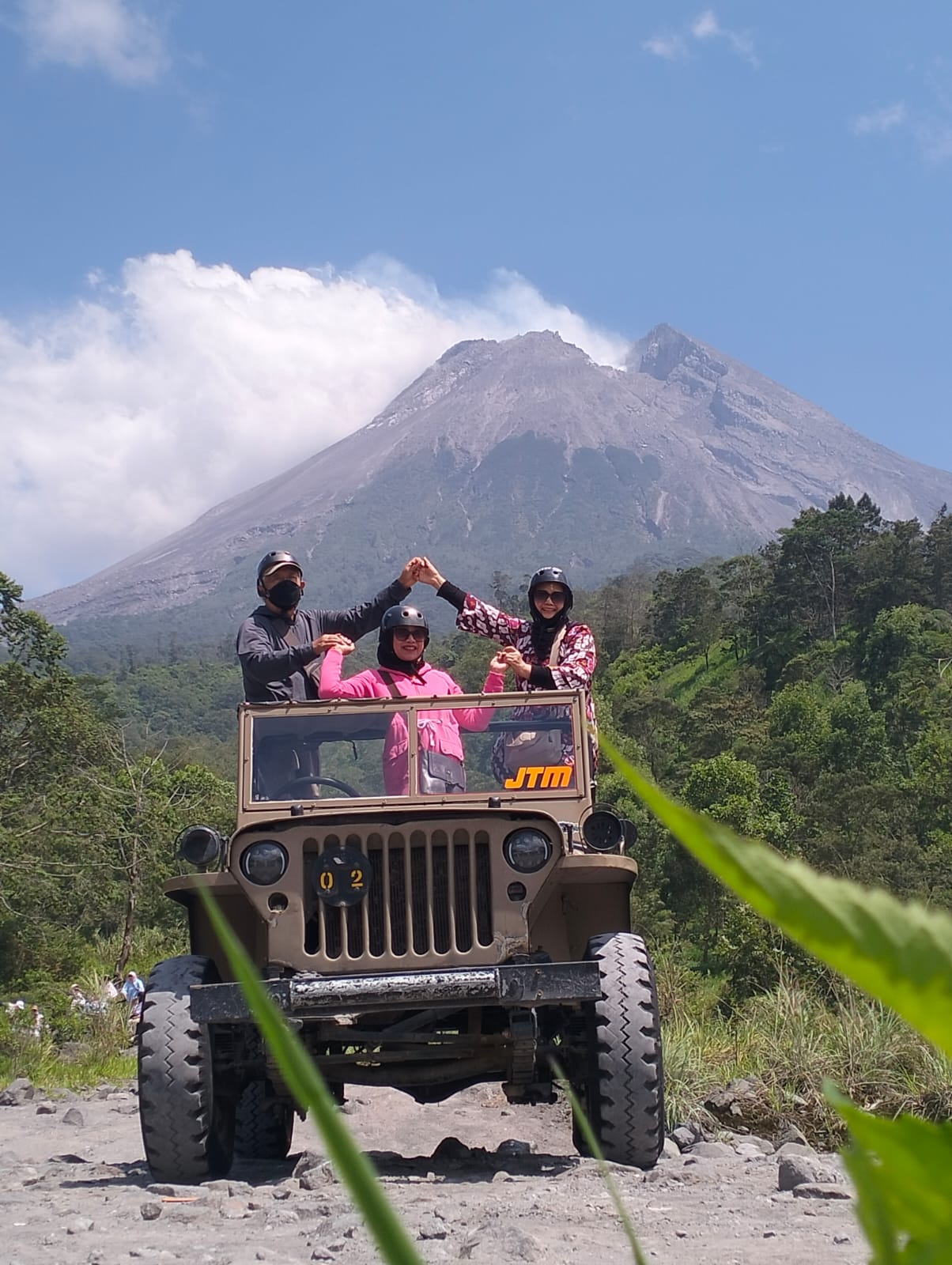 Menaklukkan Trek Merapi dengan Jeep Wisata Merapi!